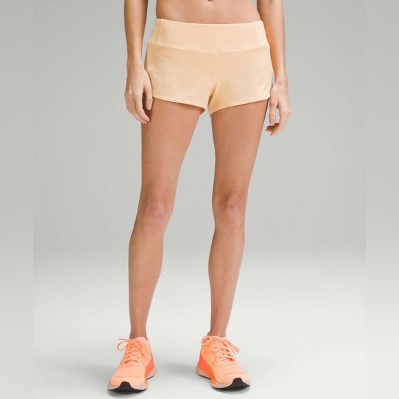 A Lululemon 🍋Speed Up Mid-Rise Lined Short 4" - Picture 3 of 4